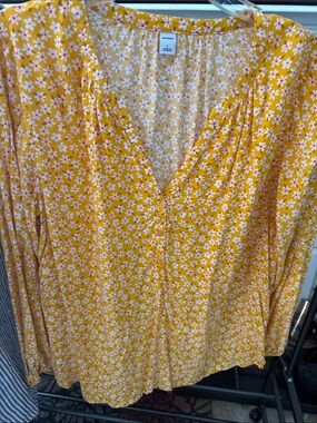 Old Navy Yellow Floral V-Neck Button Blouse 0072